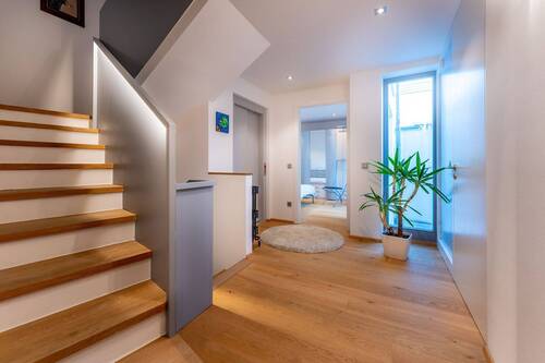 Stadthaus Straubing Flur _ Treppenaufgang - 