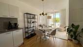 Wohnen, Essen und Kochen - TOP MODERNE 2-ZIMMER-NEUBAU-WOHNUNG MIT BALKON IN BLAUSTEIN NÄHE BAD BLAU
