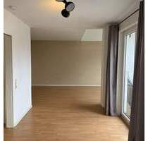 Zwei-Zimmer-Dachgeschosswohnung mit Weitblick und Westbalkon - Frankfurt am Main Nieder-Erlenbach