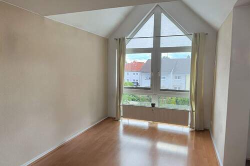 Wohnbereich - 2 Zimmer Etagenwohnung zum Kaufen in Frankfurt am Main