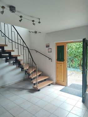 Eingang Treppenhaus - 8 Zimmer Einfamilienhaus in Waldbronn