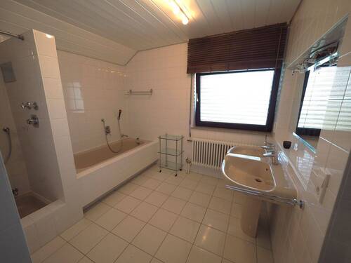 Ansicht Hauptbad.JPG - 