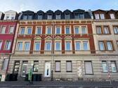 Straßenansicht - Historisches Mehrfamilienhaus mit großem Entwicklungspotenzial in zentraler Fürther Lage