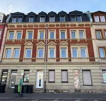 Historisches Mehrfamilienhaus mit großem Entwicklungspotenzial in zentraler Fürther Lage