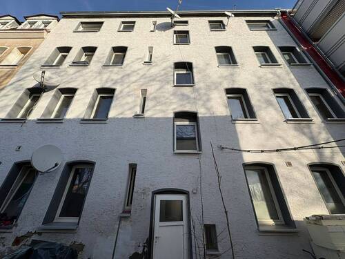 Hofansicht - 1 Zimmer Mehrfamilienhaus, Wohnhaus zum Kaufen in Fürth