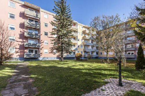 Rückansicht.JPG - Frisch saniert: Gemütliche 3-Zimmer-Wohnung mit Balkon in Karlsfeld