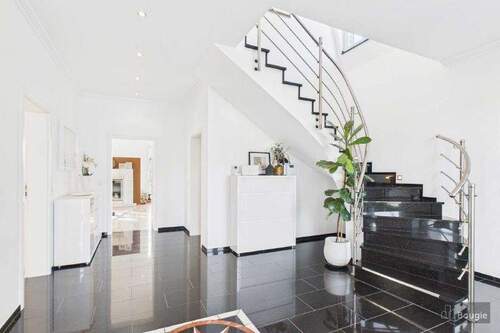 Diele mit Treppenaufgang - 4 Zimmer Mehrfamilienhaus, Wohnhaus zum Kaufen in Heinsberg