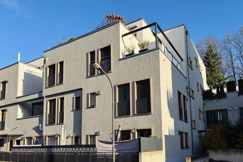 Hausansicht 2 - 2 Zimmer Etagenwohnung zum Kaufen in Augsburg