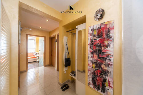 Flur EG - Mehrfamilienhaus, Wohnhaus mit 330,00 m&sup2; in Stuttgart / Zuffenhausen zum Kaufen