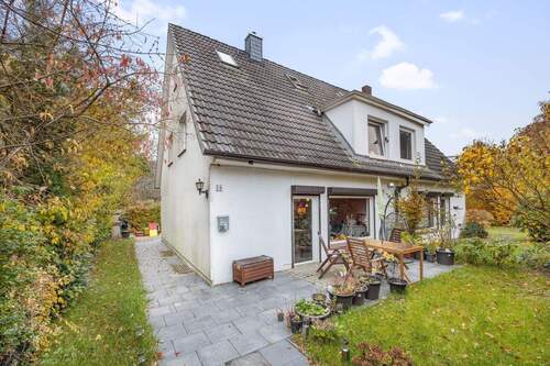 Rückansicht - Familienfreundliche Doppelhaushälfte in Bestlage von Sülldorf