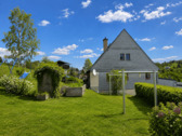 Hausansicht Giebelseite - Liebevoll saniertes Familiendomizil im Erzgebirge mit Garten und Ausbaupotenzial