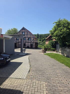 Hof ab Einfahrt - 8 Zimmer Mehrfamilienhaus, Wohnhaus in Hann. Münden