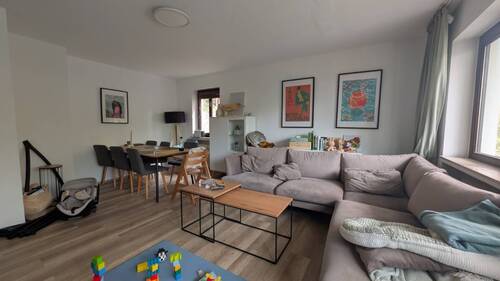 Wohn/Esszimmer - Hochparterre Wohnung in Bremen zu vermieten.