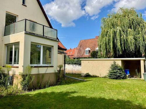 Balkon und Garage - 