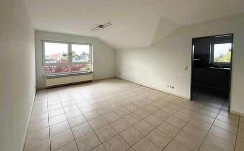 Wohnzimmer 1 - Gepflegte 2-Zimmerwohnung mit neuer Küche, Balkon und Stellplatz in Horhausen