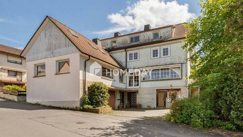 Außenansicht 1 - Historisches Mehrfamilienhaus mit drei Wohneinheiten und großem Grundstück in Steinau