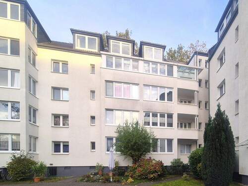 Ansicht Rückseite - Charmante 3-Zimmer-Wohnung mit Balkon und Blick ins Grüne in Düsseldorf-Benrath