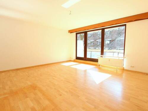 Lichtdurchflutetes Wohnzimmer - 2 Zimmer Etagenwohnung zum Kaufen in Hamburg