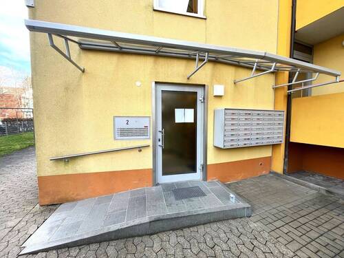 Eingangsbereich und Briefkastenanlage - 