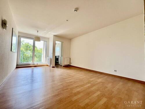 Wohnzimmer (SW-Seite) - 4 Zimmer Etagenwohnung zum Kaufen in Berlin
