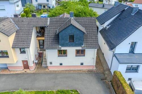 02_Frontansicht - 4 Zimmer Doppelhaushälfte zum Kaufen in Solms