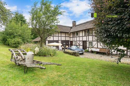 Ansicht Hof - 8 Zimmer Bauernhaus, Landhaus zum Kaufen in Monschau / Widdau