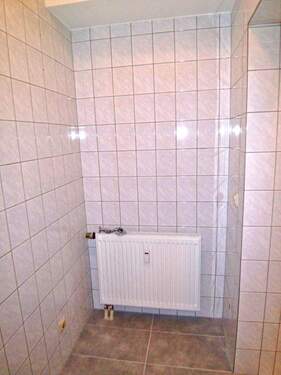 Bad mit Dusche - 