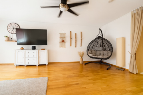 Wohnzimmer - 9 Zimmer Einfamilienhaus zum Kaufen in Freisbach