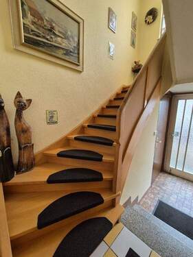 Treppenhaus - 1 Zimmer Mehrfamilienhaus, Wohnhaus zum Kaufen in Karlstein
