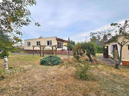 Hausansicht - EINFAMILIENHAUS MIT BAUGRUNDSTÜCK UND VIEL POTENZIAL