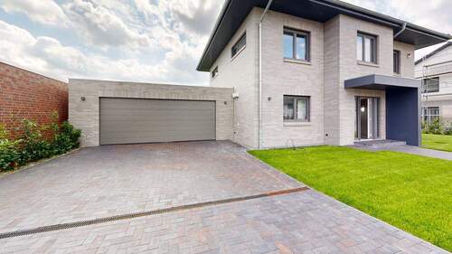 Garage außen.jpg - 6 Zimmer Einfamilienhaus zum Kaufen in Laboe