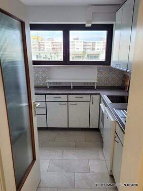 abgeschl. Küche inkl. Geräte und Kühlschrank - 