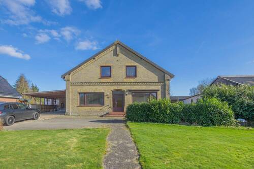 Vorderansicht Haus - Einfamilienhaus mit 325,00 m&sup2; in Hohn zum Kaufen