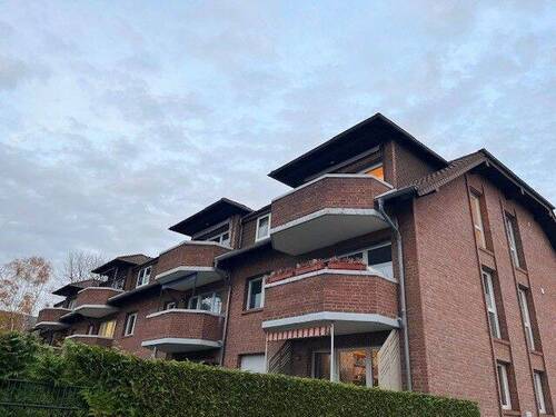 Rückansicht - Attraktive 3-Zimmer-Wohnung mit Balkon und geplanter Modernisierung