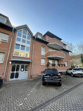 Hausansicht - 3 Zimmer Etagenwohnung zur Miete in Düren