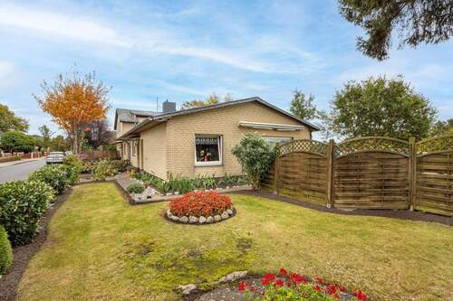 Garten - 8 Zimmer Mehrfamilienhaus, Wohnhaus zum Kaufen in Klein Offenseth-Sparrieshoop