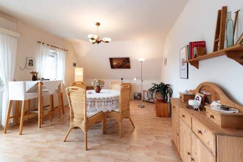 Das Wohnzimmer im OG - 7 Zimmer Mehrfamilienhaus, Wohnhaus in Bremen