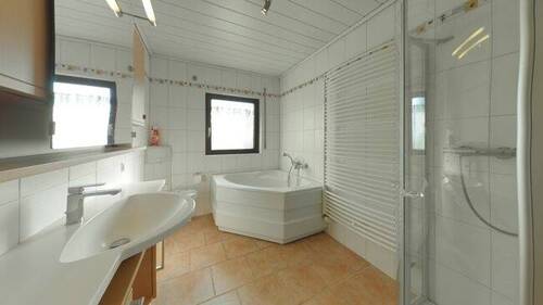 08_Badezimmer_linkes Haus - 