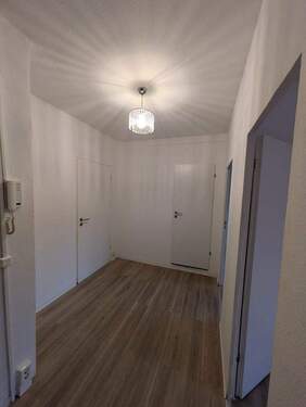 Flur - Moderne 3-Zimmer-Wohnung nach Sanierung - Pasewalk, Markstraße