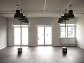 Großer, offener Büroraum mit Balkonzugang - Büro mit 180,30 m&sup2; in Berlin zur Miete