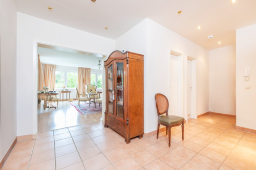 Geräumiger Flur - Etagenwohnung mit 121,00 m&sup2; in Reinbek zum Kaufen