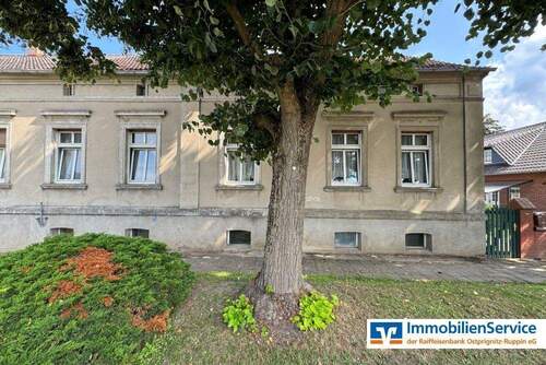 Straßenansicht - 6 Zimmer Bauernhaus, Landhaus zum Kaufen in Neuruppin Wuthenow