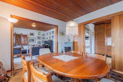 Esszimmer mit Zugang zur Küche - 