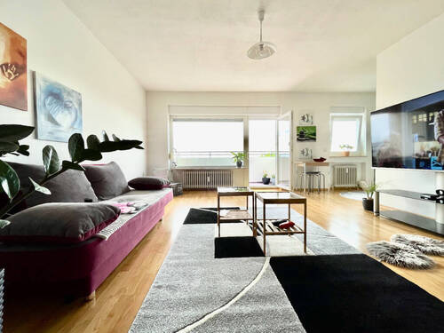 hell und schick - Herrlicher Fernblick - offene 1,5 Zimmer-Whg mit Balkon, gepflegtes Haus - mitten im Rhein-Main-Gebiet