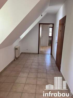 Flur - Etagenwohnung mit 78,00 m² in Augsburg / Pfersee zur Miete