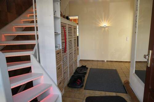 Eingangsbereich mit Treppe - 