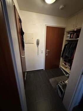 Eingangsbereich von Innen - 1 Zimmer Etagenwohnung zum Kaufen in Freiburg im Breisgau