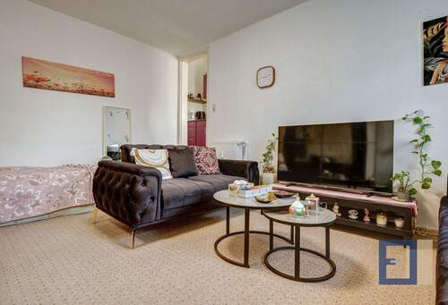 Wohn und Schlafzimmer WHG 1 - 7 Zimmer Mehrfamilienhaus, Wohnhaus in Rüsselsheim