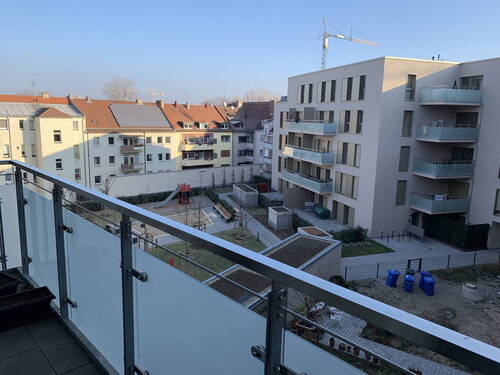Balkon, Blick in den Garten - Etagenwohnung mit 87,00 m&sup2; in Nürnberg zur Miete