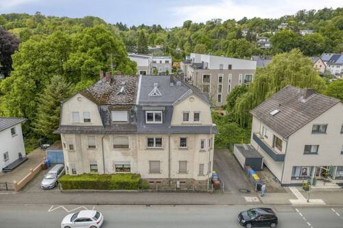 Drohnenansicht - 9 Zimmer Mehrfamilienhaus, Wohnhaus zum Kaufen in Wetzlar